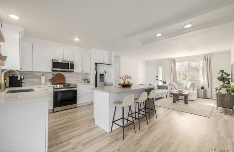 16397 E Wyoming Dr in Aurora, CO - Building Photo