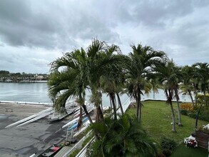 6580 Indian Creek Dr in Miami Beach, FL - Foto de edificio - Building Photo