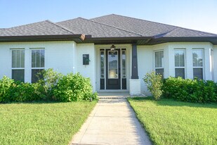 48 9th Ave in Shalimar, FL - Building Photo