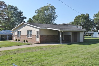 5-7 Friendship Dr in Belleville, IL - Foto de edificio - Building Photo