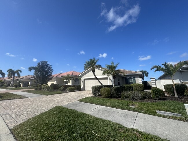 462 Montelluna Dr in Nokomis, FL - Building Photo - Building Photo