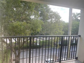 6020 W Sample Rd in Coral Springs, FL - Foto de edificio - Building Photo