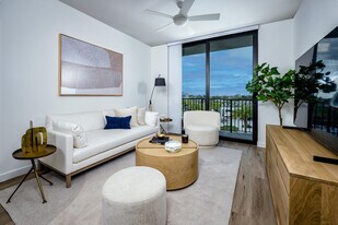 2000 Stirling Rd in Hollywood, FL - Building Photo