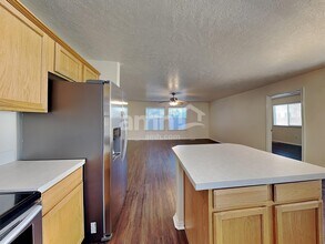 3342 W Wave Dr in Meridian, ID - Foto de edificio - Building Photo