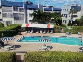 7897 Golf Cir Dr in Margate, FL - Building Photo - Building Photo