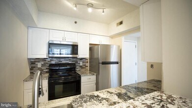 5505 Seminary Rd in Falls Church, VA - Building Photo - Building Photo