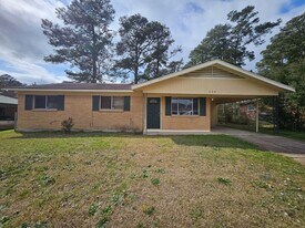 203 Ivy St in New Llano, LA - Building Photo
