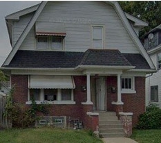 810 Lenox Ave, Unit 2 in Waukegan, IL - Building Photo