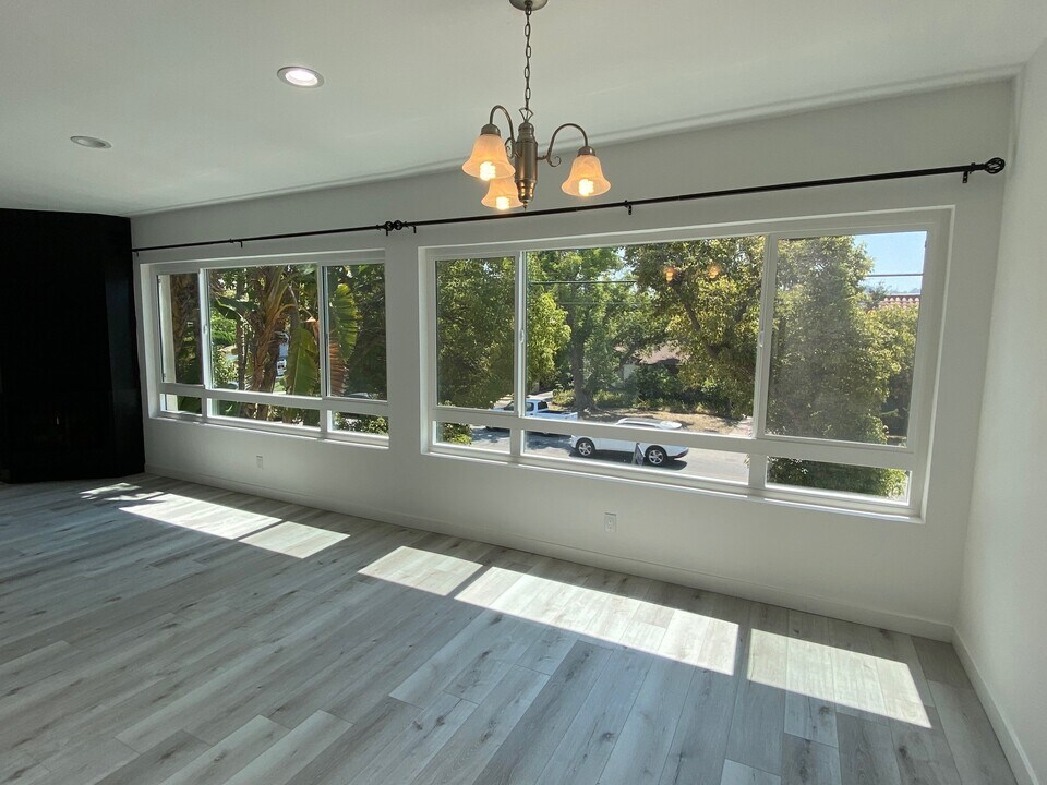 10823 Camarillo St, Unit 10823 in North Hollywood, CA - Foto de edificio
