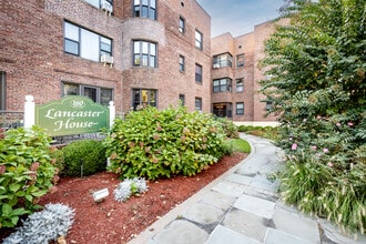 The Russell House South in Great Neck, NY - Building Photo - Building Photo
