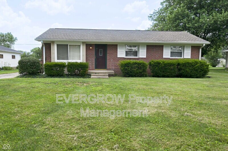 705 Orchard Ln in Greenwood, IN - Building Photo
