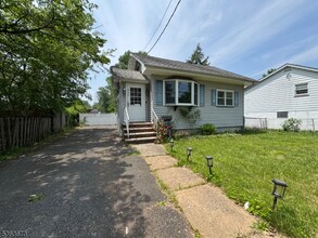 636 Linden Ave in Rahway, NJ - Building Photo - Building Photo