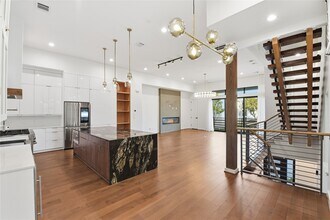 529 Memorial Heights Dr in Houston, TX - Building Photo - Building Photo