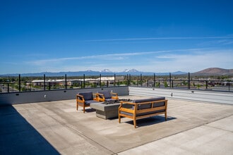 Westmount Luxury Apartment Homes in Redmond, OR - Building Photo - Building Photo