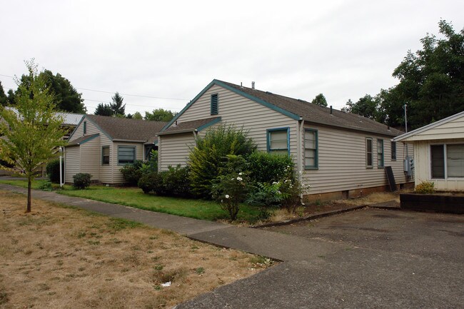 1147-1189 Saginaw St S in Salem, OR - Foto de edificio - Building Photo