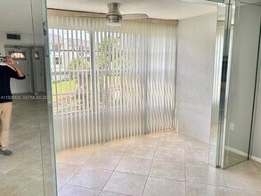 8305 Sunrise Lakes Blvd in Sunrise, FL - Building Photo - Building Photo