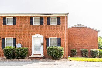 Myers Pointe at Greenbriar in Greensboro, NC - Building Photo - Building Photo