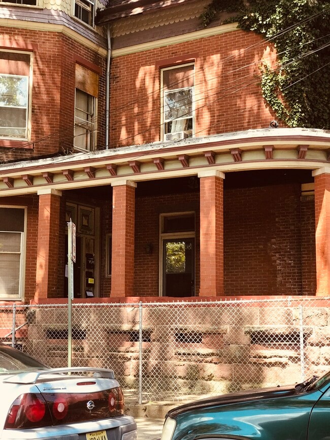 235 S Clinton Ave, Unit 3