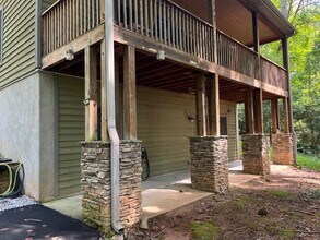 4 Matthews Creek Ln in Cleveland, SC - Building Photo - Building Photo
