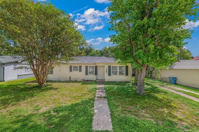 1116 Kettler St in Navasota, TX - Building Photo - Building Photo