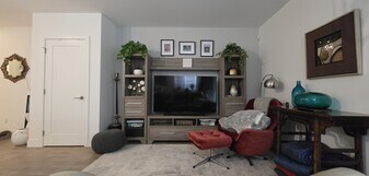 13250 16 Av in Surrey, BC - Building Photo