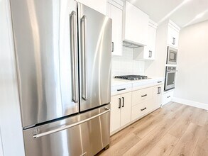 2855-2812 12 Ave SW in Calgary, AB - Building Photo - Building Photo