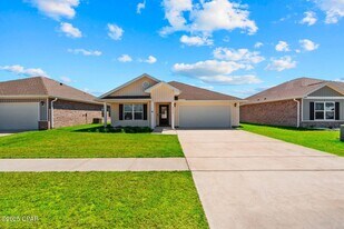 6416 Slabinski Ln in Panama City, FL - Building Photo