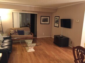 5901 Mt Eagle Dr, Unit 910 in Alexandria, VA - Building Photo - Building Photo
