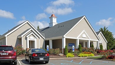 Featherstone Apartments at Kiln Creek in Newport News, VA - Foto de edificio - Building Photo