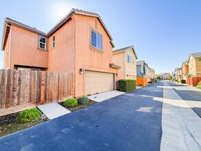 5537 N Gates Ave in Fresno, CA - Building Photo - Building Photo