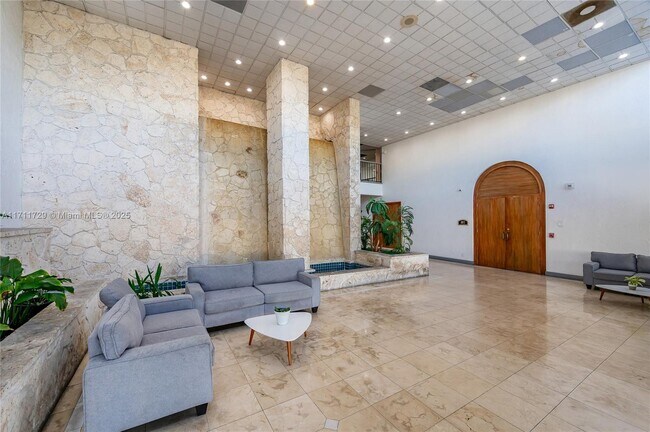 13499 Biscayne Blvd, Unit 807 in North Miami, FL - Building Photo - Building Photo