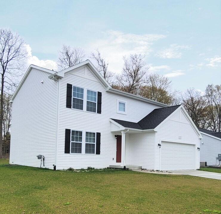 1453 Weatherstone Ln in Howell, MI - Building Photo