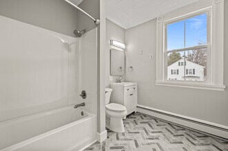 101 Maple St, Unit 105 in Ellington, CT - Building Photo - Building Photo