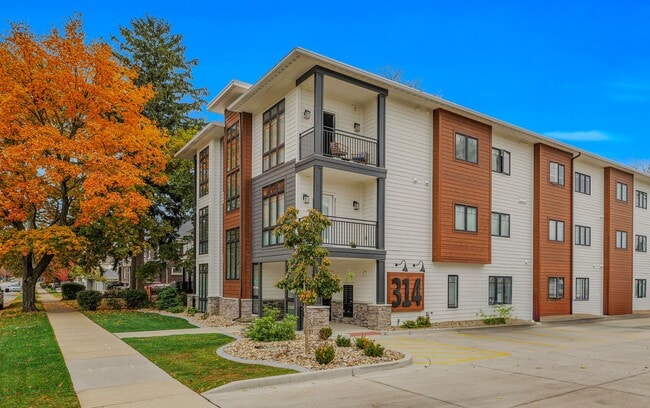 314 S State St in Champaign, IL - Foto de edificio - Building Photo