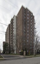 Willow Walk in Mississauga, ON - Building Photo