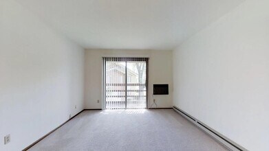 N76-W14621 Market Dr in Menomonee Falls, WI - Building Photo - Building Photo