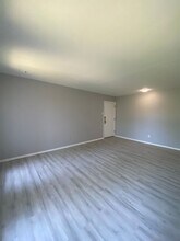 175 Reeb Ln in Florissant, MO - Building Photo - Building Photo