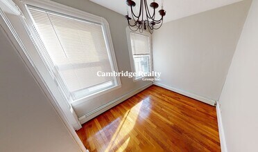 562 Green St, Unit 3A in Cambridge, MA - Foto de edificio - Building Photo