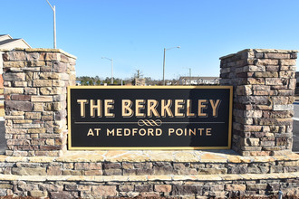 The Berkeley at Medford Pointe in Greenville, NC - Foto de edificio - Building Photo