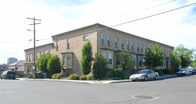 Kensington Court Apartments