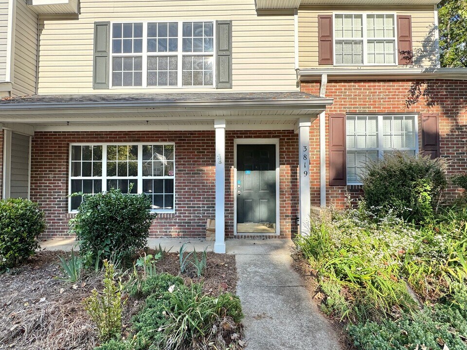 3819 Winborne Ln in Greensboro, NC - Foto de edificio