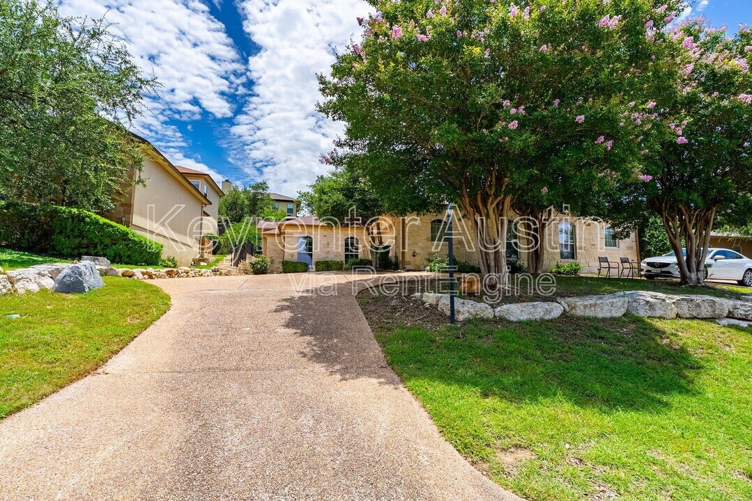 1305 Delsie Dr in Lakeway, TX - Building Photo