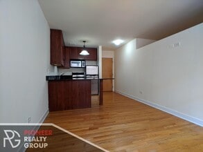 630 W Wrightwood, Unit #625-401 in Chicago, IL - Foto de edificio - Building Photo