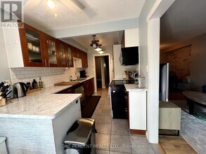 1330-1330 Trowbridge Dr in Oshawa, ON - Building Photo - Building Photo
