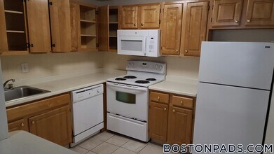 24 Whites Ave in Watertown, MA - Building Photo - Building Photo