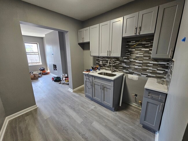 901 DeKalb Ave