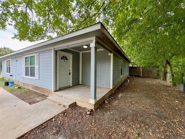 709 San Saba St in Lockhart, TX - Building Photo - Building Photo