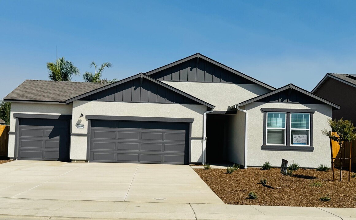 1605 Castro Ave in Chowchilla, CA - Building Photo