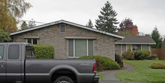 322 7th St SW in Puyallup, WA - Foto de edificio - Building Photo