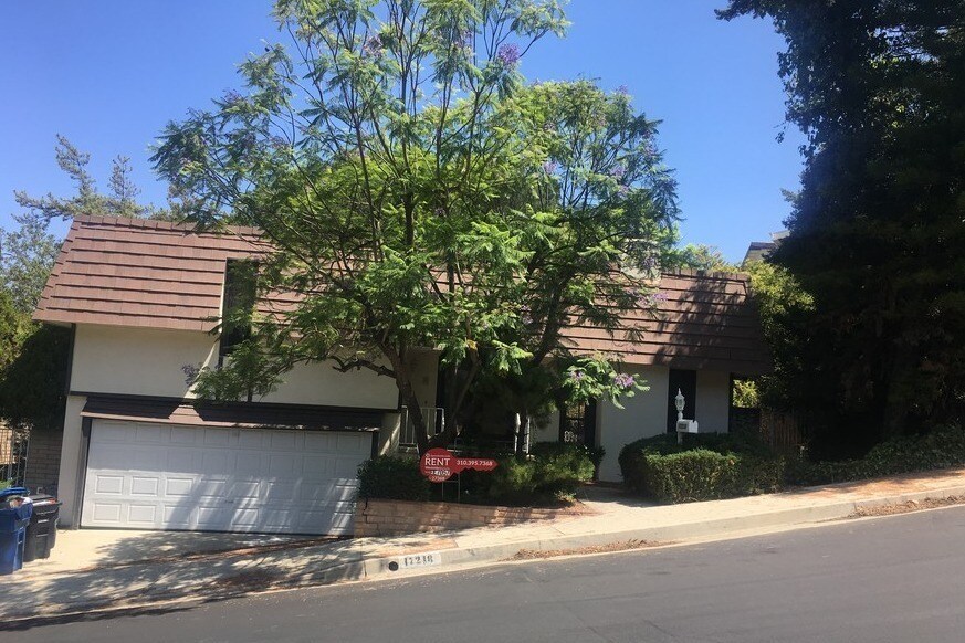 17218 Escalon Dr in Los Angeles, CA - Building Photo